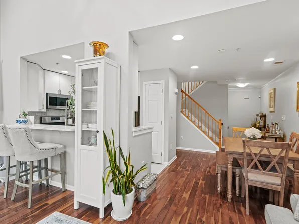 162 Lydia Dr, West New York, NJ 07093