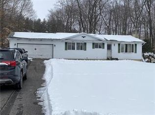 1225 Beechwood Dr, Long Pond, PA 18334