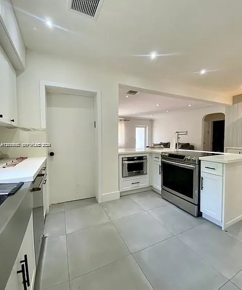 9472 Byron Ave — Photo 7