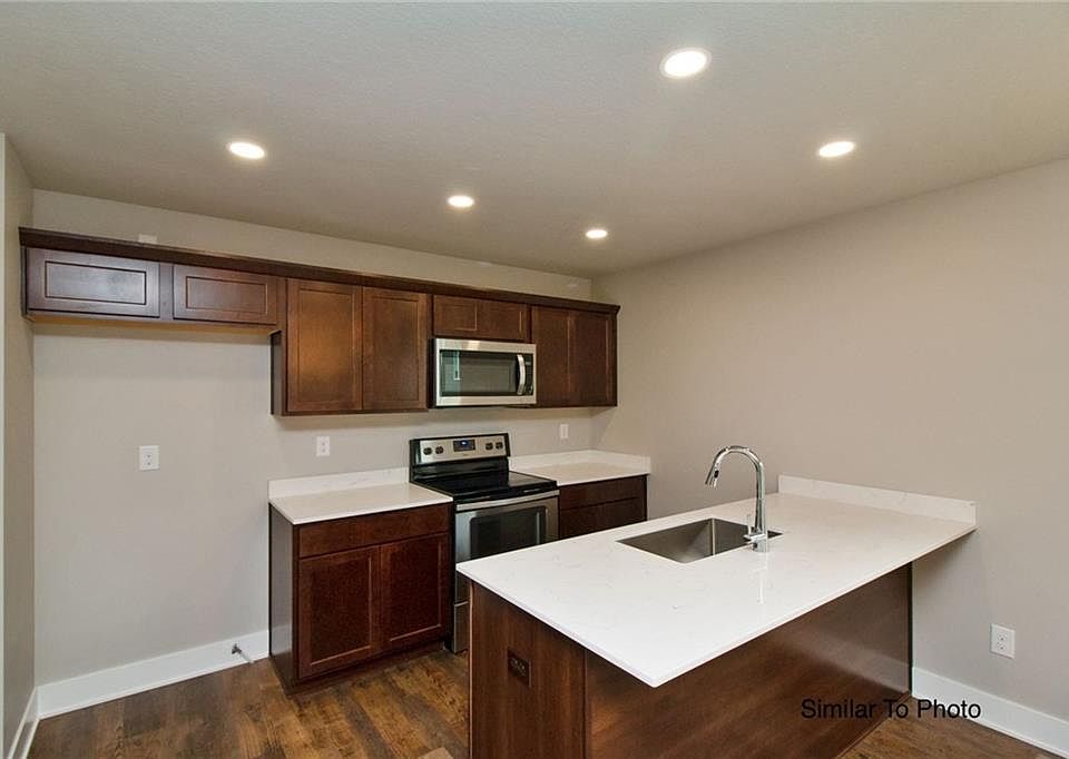 2nd image of 17104 Larkspur Ln