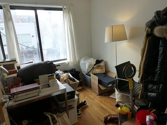 3rd image of 530 W 47th St Ph A