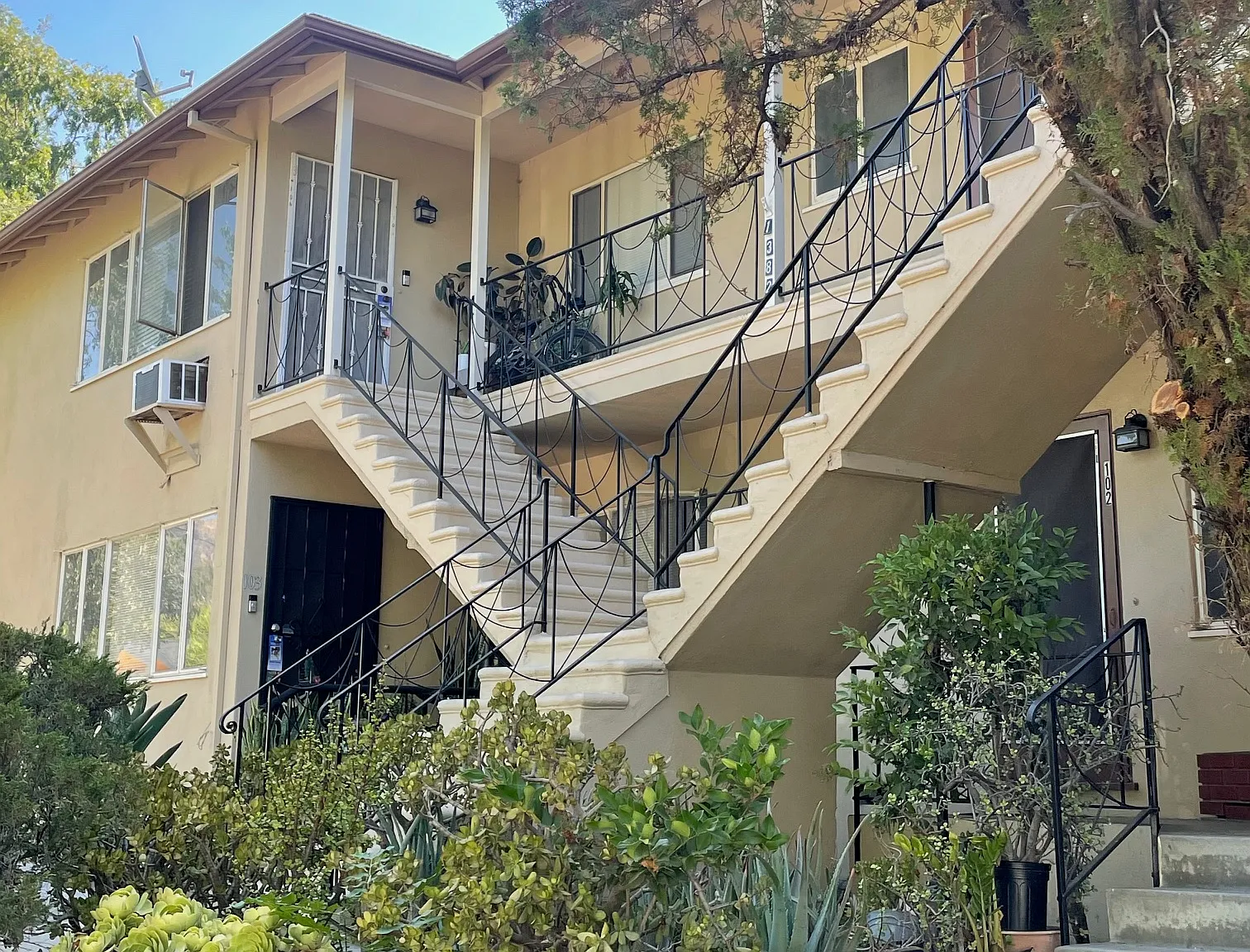 3 bed, 1036 sqft, $3,200 — Photo 1