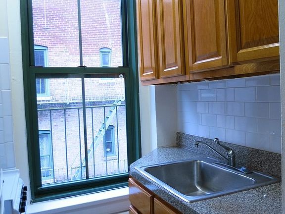 4th image of 535 E 78th St APT 6H