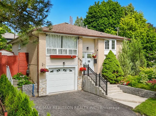 583 Pinewood St, Oshawa, ON L1G 2S2