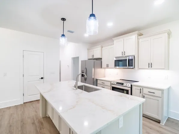 6647 Desoto St, Navarre, FL 32566