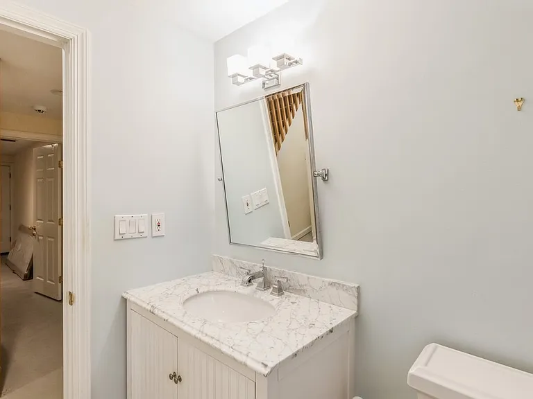36 Roses Grove Rd — Photo 8