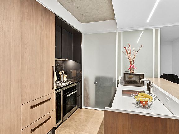 4th image of 196 Orchard St #5R