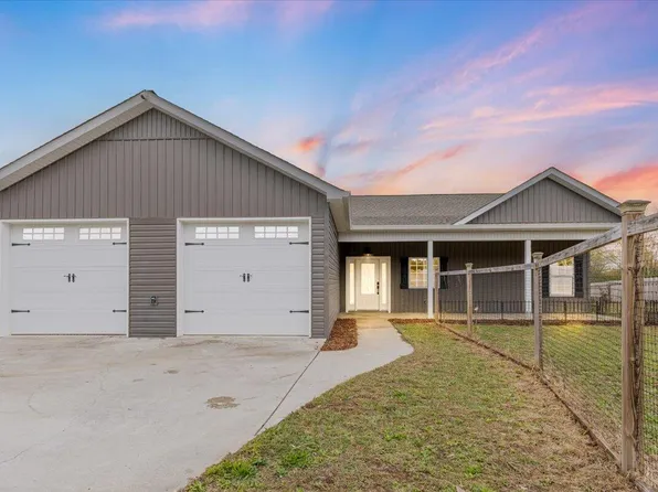 90 Cloud Rd, Trenton, GA 30752