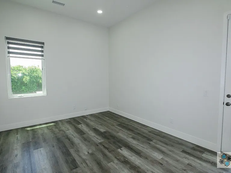 5535-5539 Potomac St — Photo 15