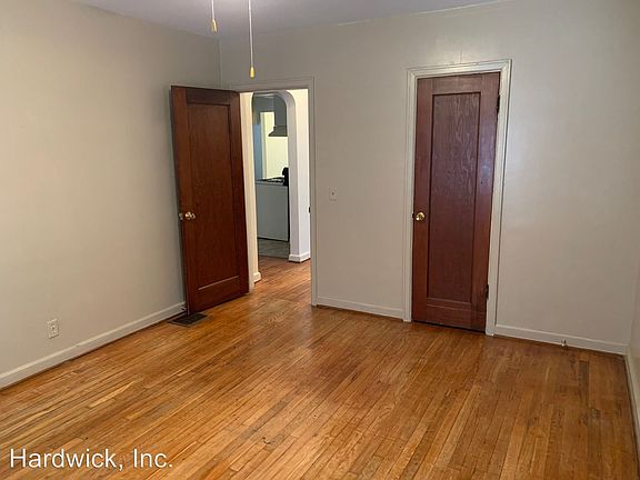 4th image of 490 S Napoleon Ave