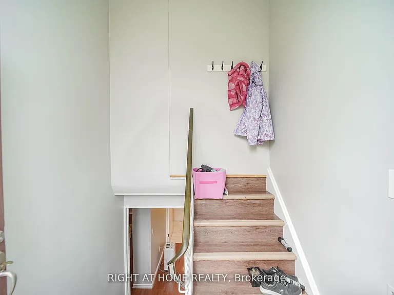 2 Iangrove Ter — Photo 9