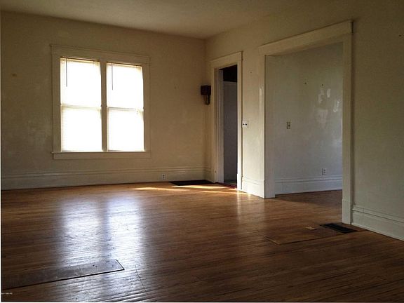 712 great room 1