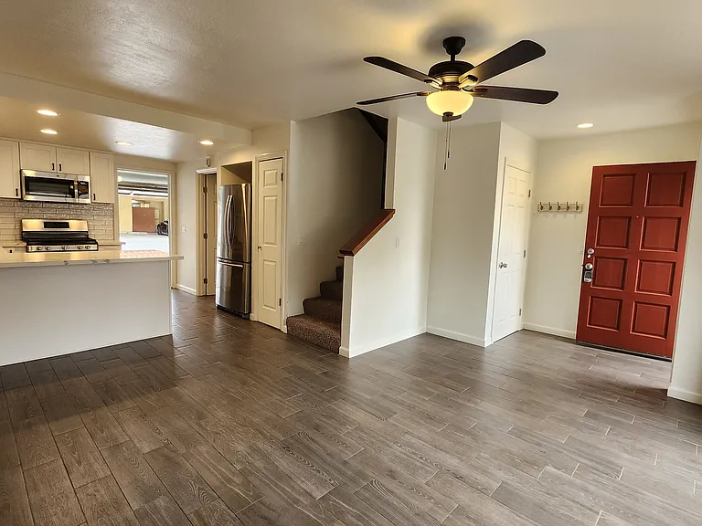 324 W Chestnut Ave — Photo 2