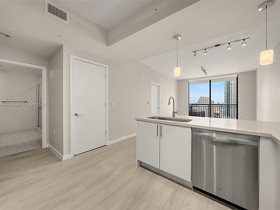 4th image of 999 SW 1st Ave APT 3010