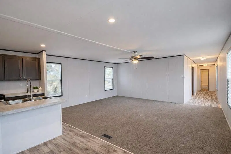 4 bed, 2.0 bath, 1292 sqft, $1,599 — Photo 2