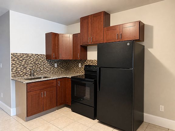 2nd image of 518 N Queen St APT 1