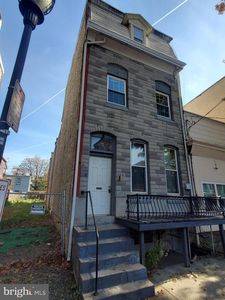 323 S 6th St, Reading, PA, 19602