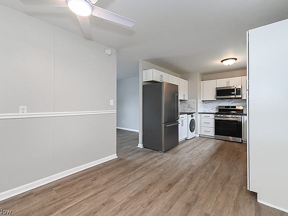 4th image of 3686 Hiwood Ave