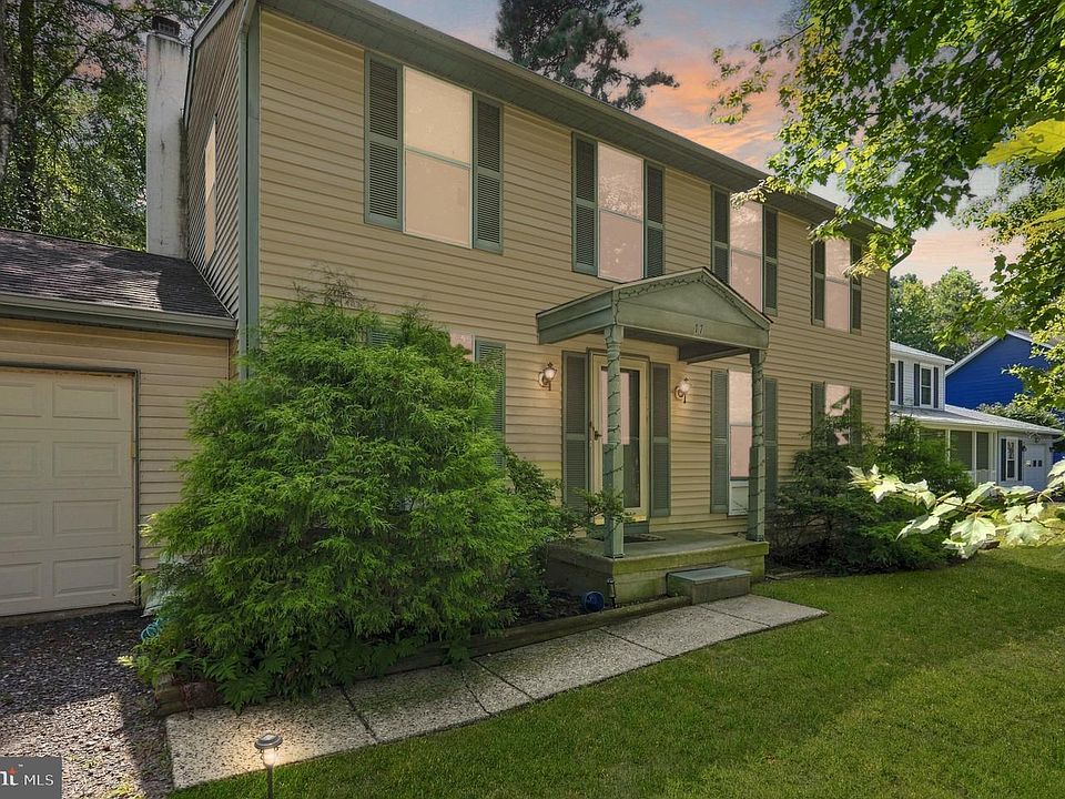 1st image of 17 Lady Diana Cir
