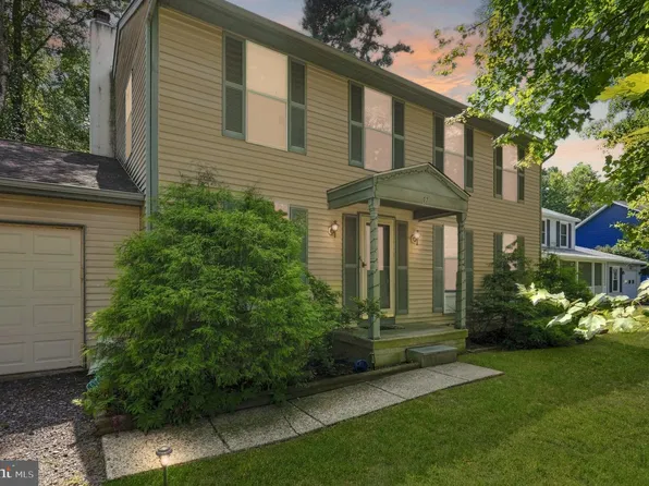 17 Lady Diana Cir, Marlton, NJ 08053