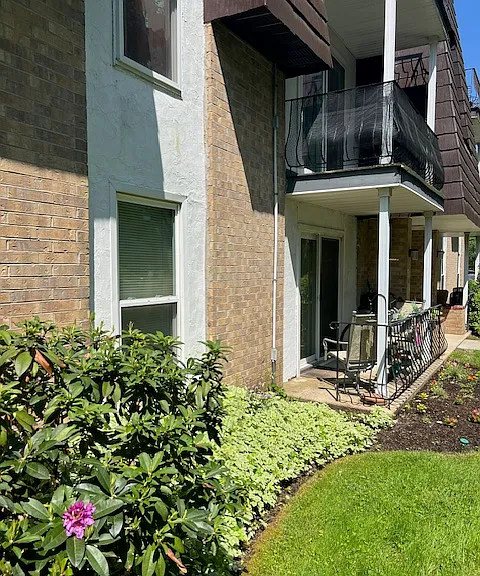 16 Shadowbrook Ln #32 — Photo 24