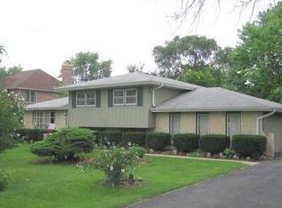 1N107 Ellis Ave, Carol Stream, IL 60188