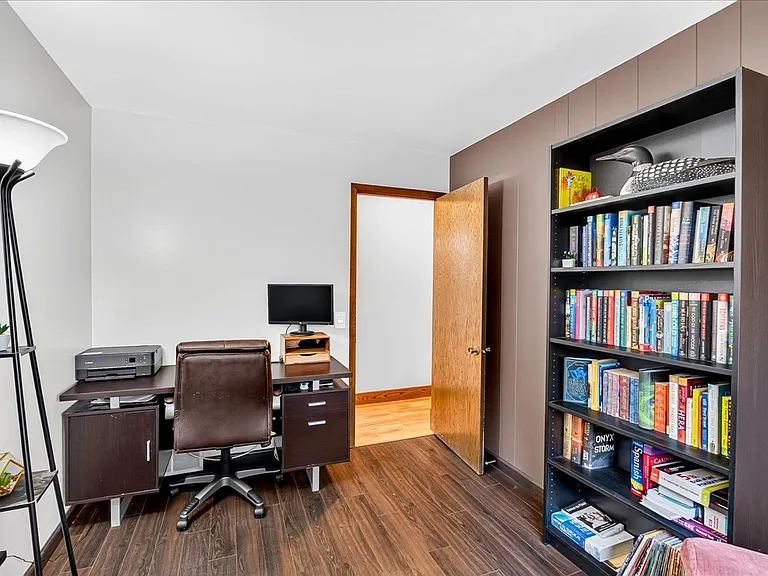 18 Cathy Ct — Photo 31