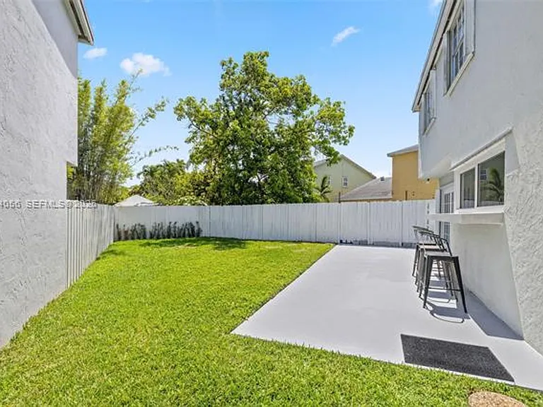 9547 SW 146th Pl — Photo 37