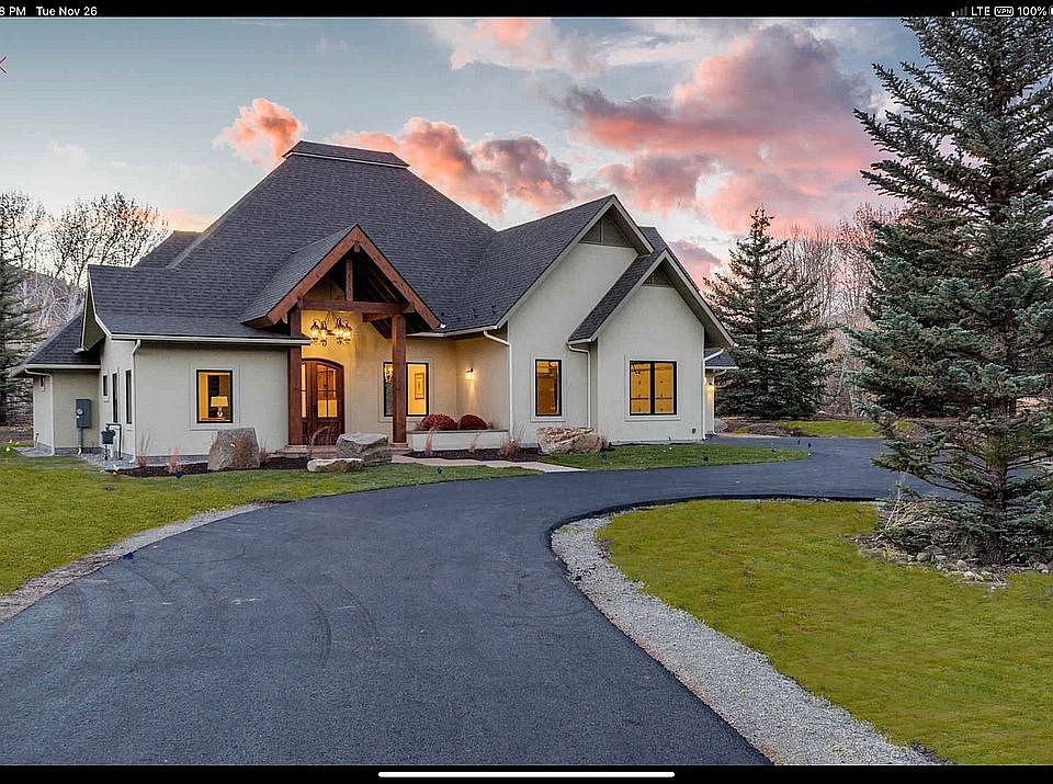 2nd image of 111 Deer Valley Ln