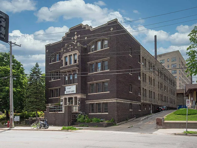 225 Place Apartments — Photo 22