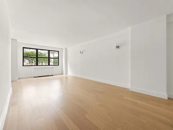 201 E 28th St #2P, New York, NY 10016