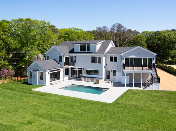 41 Hagerty Dr, Vineyard Haven, MA 02568