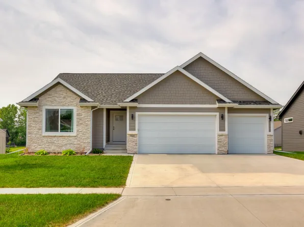 520 Creekview Ave, Polk City, IA 50226
