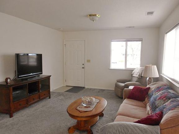4th image of 1030 Oakwood Ct