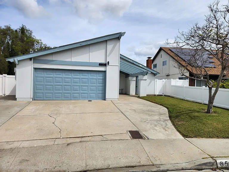 8580 Lynx Rd — Photo 2