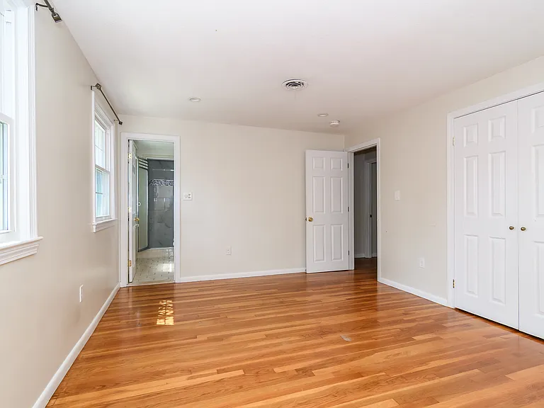 220 Kent St #220 — Photo 12