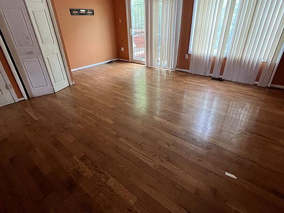 3rd image of 4613 6th St SE