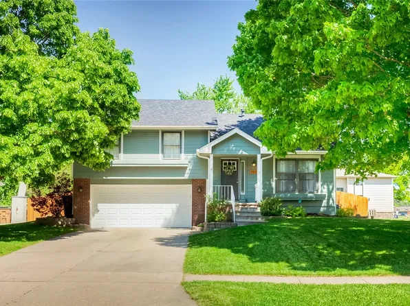 105 NW Maplewood Dr, Grimes, IA 50111