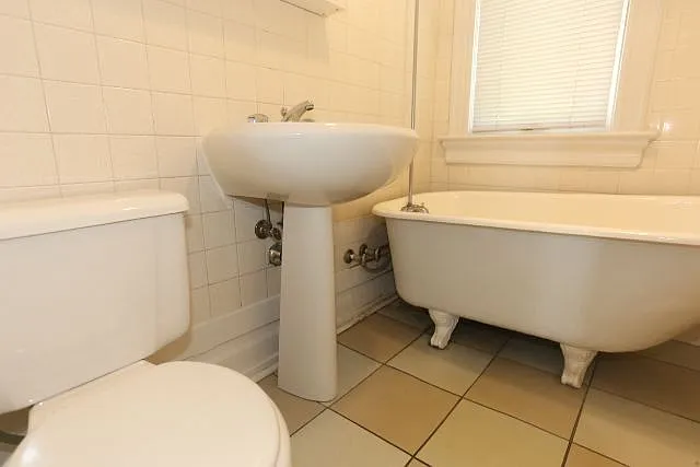 1111 W Roscoe St #2 — Photo 20