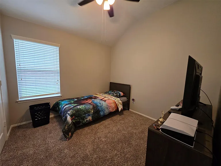 2108 Goldfinch Ln — Photo 13