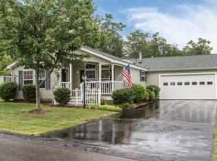 319 Ledgewood Way, Manchester, NH 03104