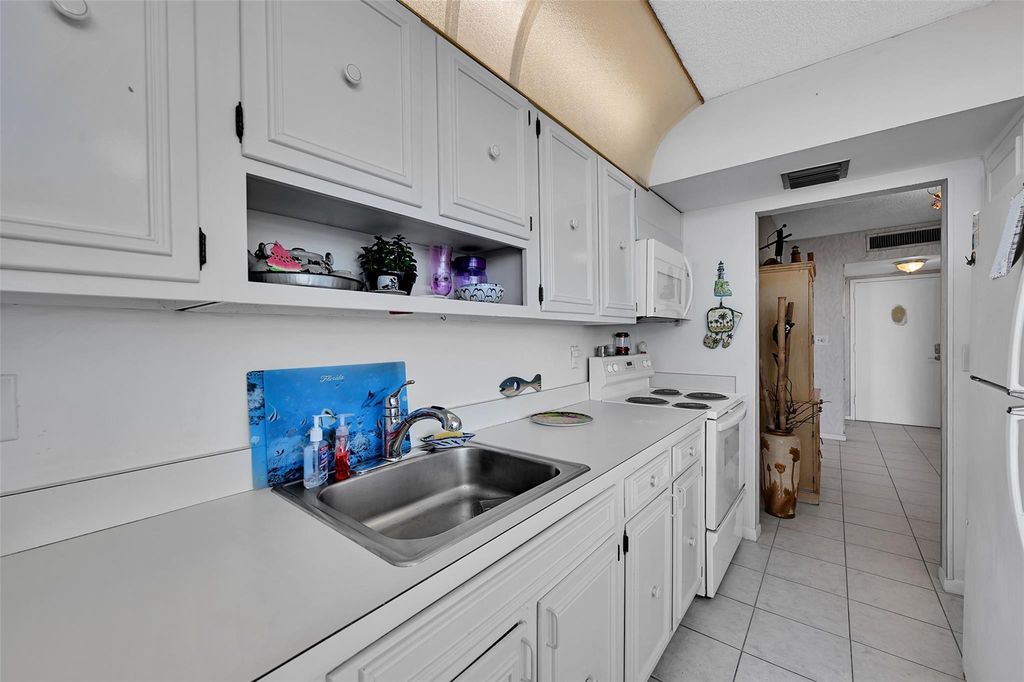 2639 N Riverside Drive #1005, photo 5