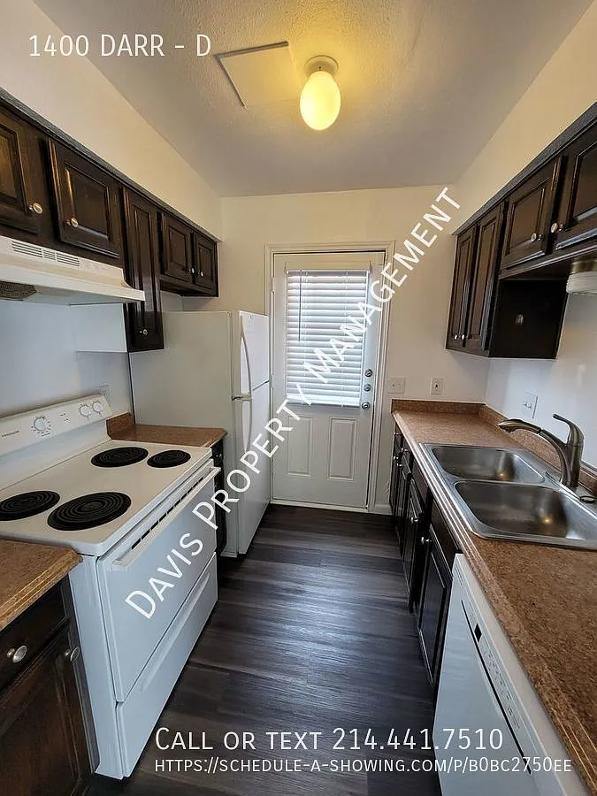 2/2.5 with loft space in Irving — Photo 3