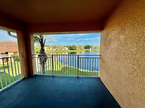 271 SW Palm Dr #304 Photo 1