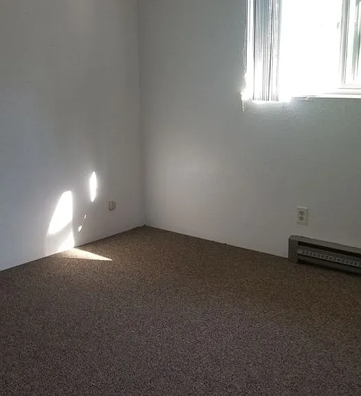 735 NE Maple St — Photo 35
