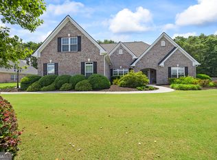 516 Sandy Cove Dr, Loganville, GA 30052