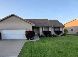 1035 Bellflower Dr, Carlisle, IA 50047