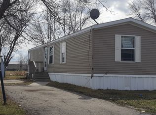 34 Meadowlark Ln, Fargo, ND 58102