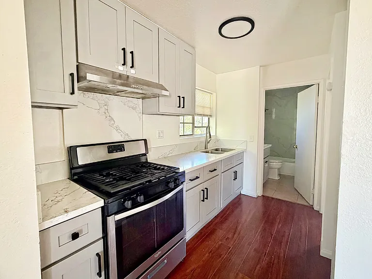 2309 N Naomi St #F — Photo 3