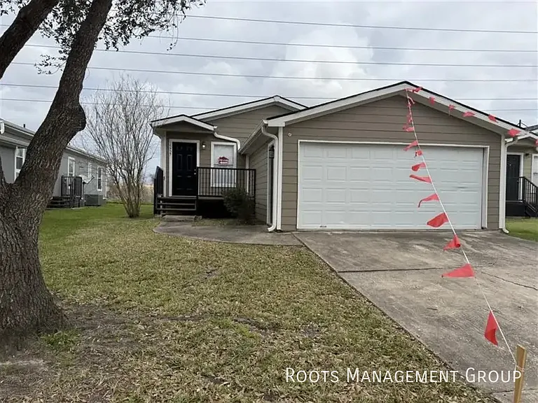 15927 Clarke Springs Dr #15927C — Photo 1
